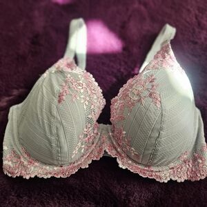 Wacoal Lace Accent Bra in Lavender and Pink